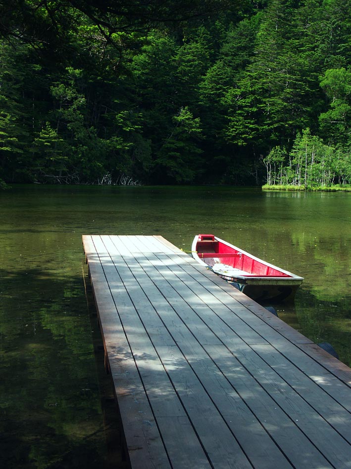 A1_AZUSAM_REDSHIP.JPG - 163,742BYTES