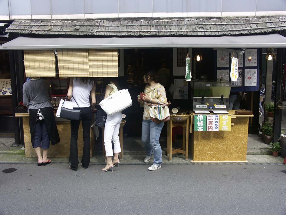 A1_KAMAKURAMISE.JPG - 132,228BYTES