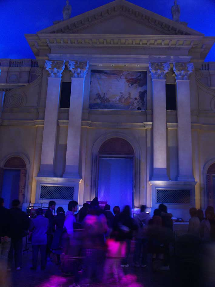 A1_ODAIBA_VINUSFORT_BLUEGATE2.JPG - 60,876BYTES