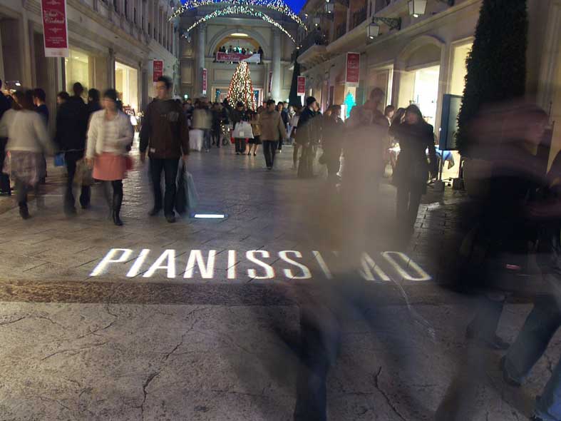 A1_ODAIBA_VINUSFORT_PIANISSIMOF.JPG - 70,486BYTES