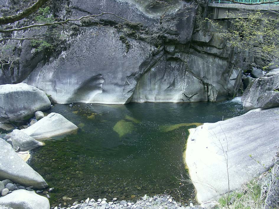 A1_SHOSENKYO_ROCKSFIGURE.JPG - 187,469BYTES