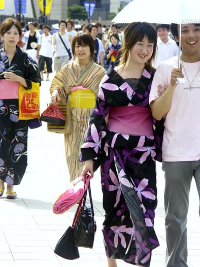 A1_YOKOHAMA_COUPLE.JPG - 72,624BYTES