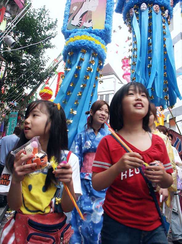 H7_BLUECHILREN.JPG - 115,326BYTES