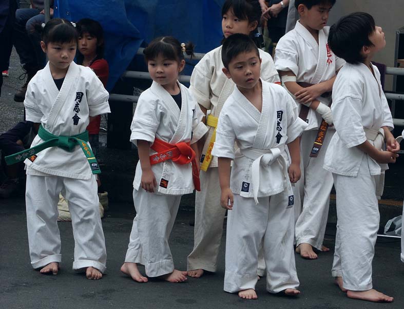 H7_BUDOUCHILDREN.JPG - 93,063BYTES