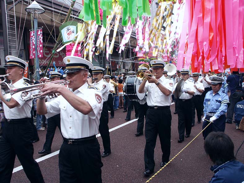 H7_MARCHINGBAND.JPG - 134,416BYTES