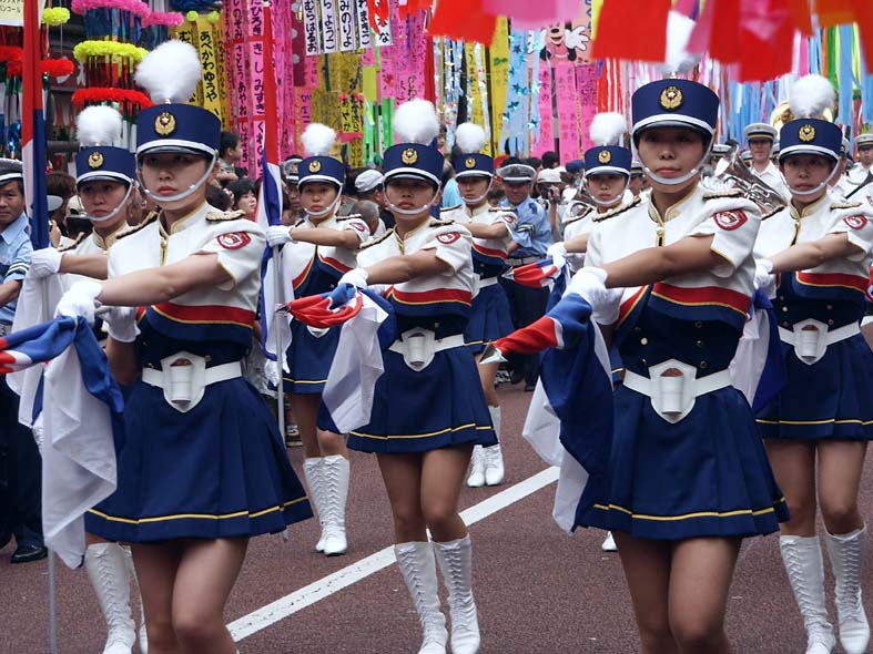 H7_PARADEPOLICEG.JPG - 129,662BYTES