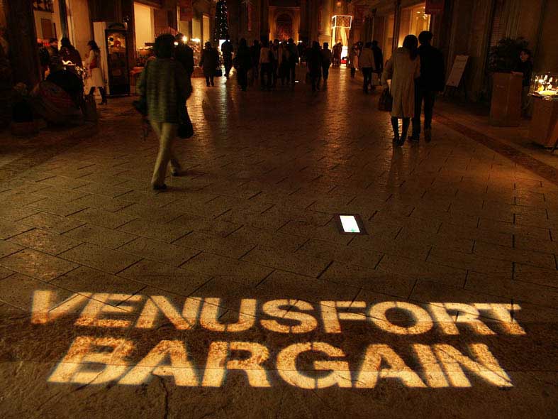 OD_STREET_MOJI.JPG - 84,712BYTES