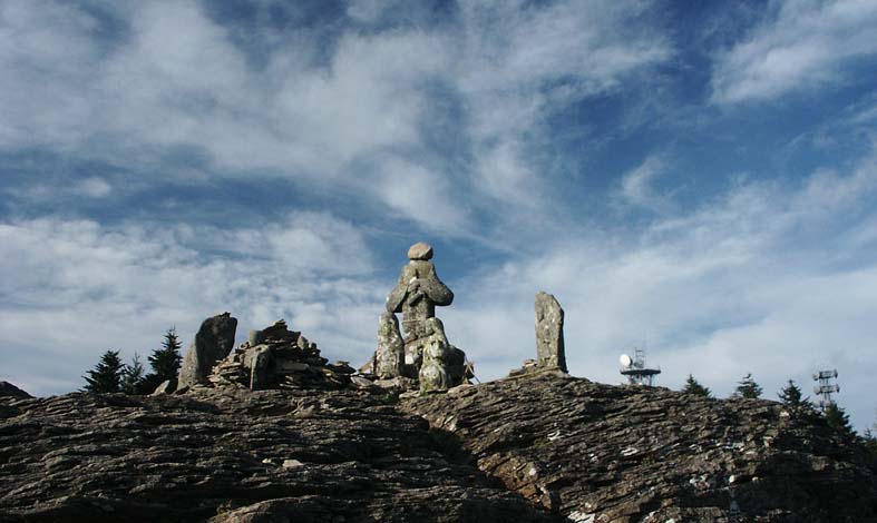 UT_STONES.JPG - 67,335BYTES