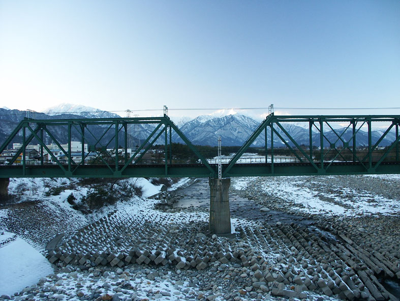 YM_BRIDGE.JPG - 165,028BYTES