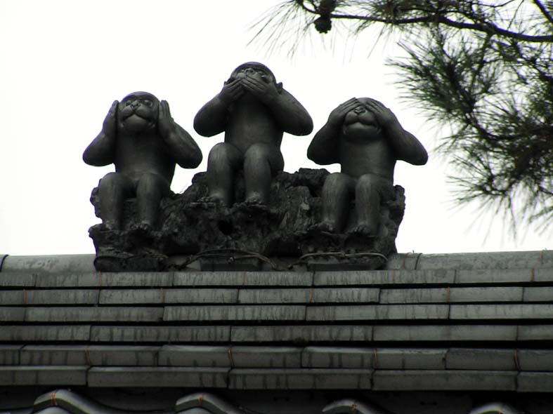 Z1_KYOTO_3SARU.JPG - 76,618BYTES