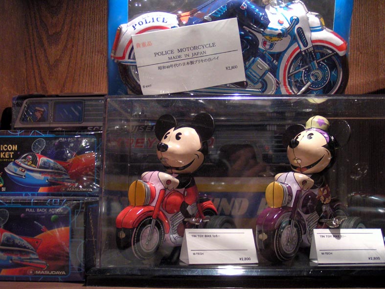 Z1_ODAIBA_MICKY.JPG - 117,750BYTES