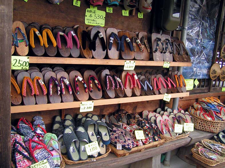 Z1_SHIRAKAWA_GETA.JPG - 152,050BYTES