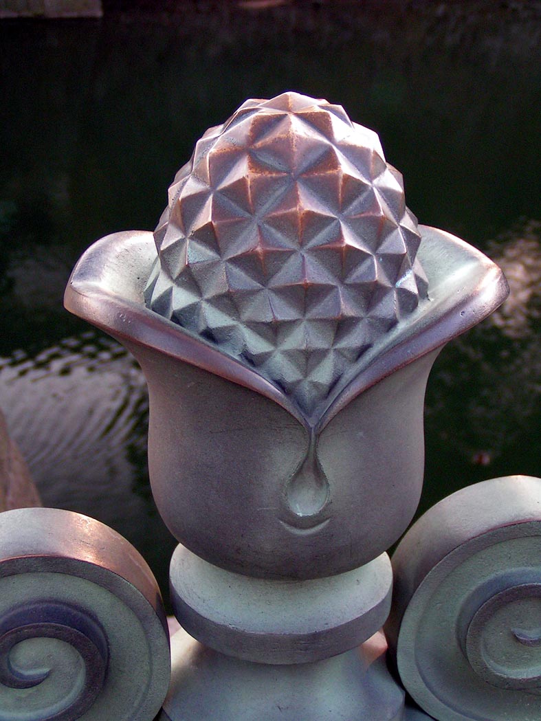 Z1_TOKYO_NIJYUUBASHI.JPG - 153,645BYTES