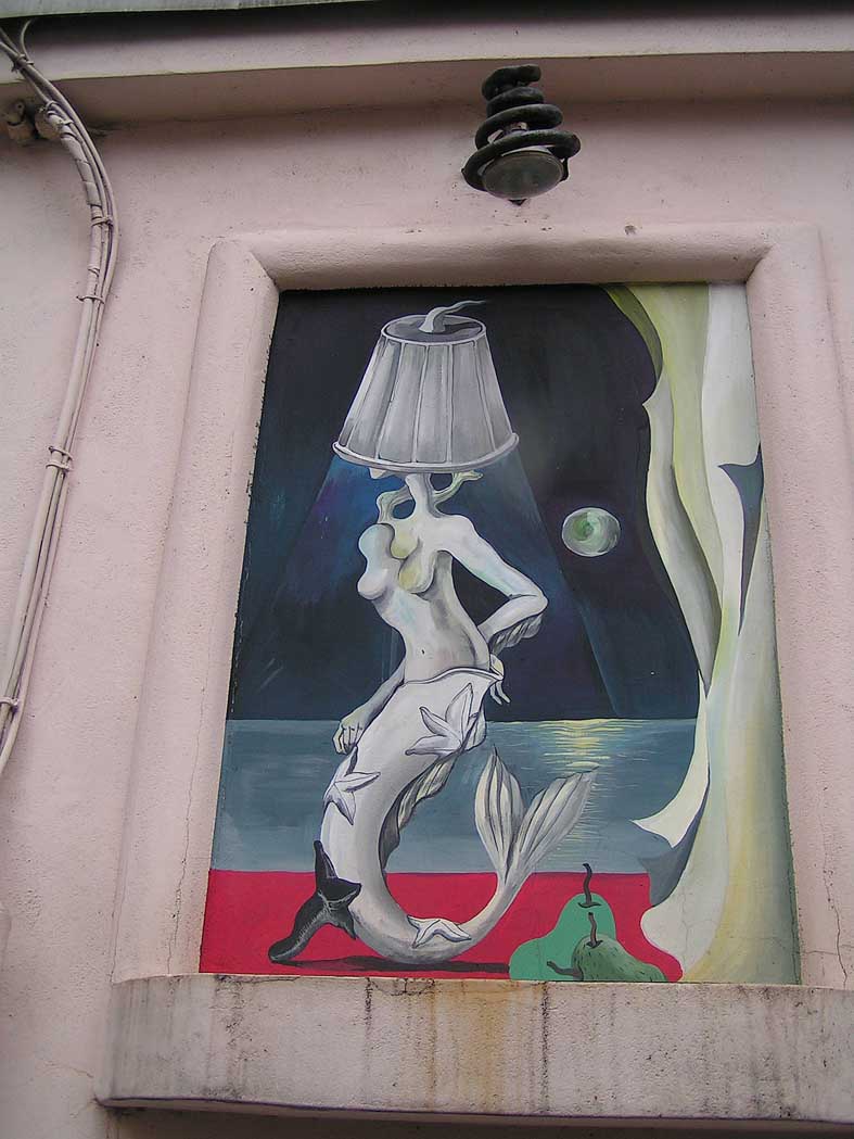 Z1TYUKAGAI_SUREALIZMICP.JPG - 102,532BYTES