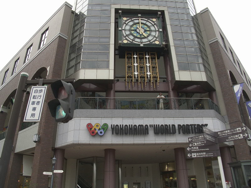 Z3_PROMUNADE_IYWP2.JPG - 186,843BYTES