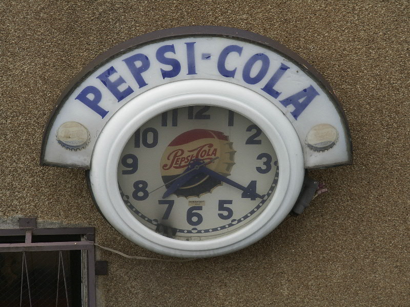 Z3_PROMUNADE_PEPSI.JPG - 239,877BYTES